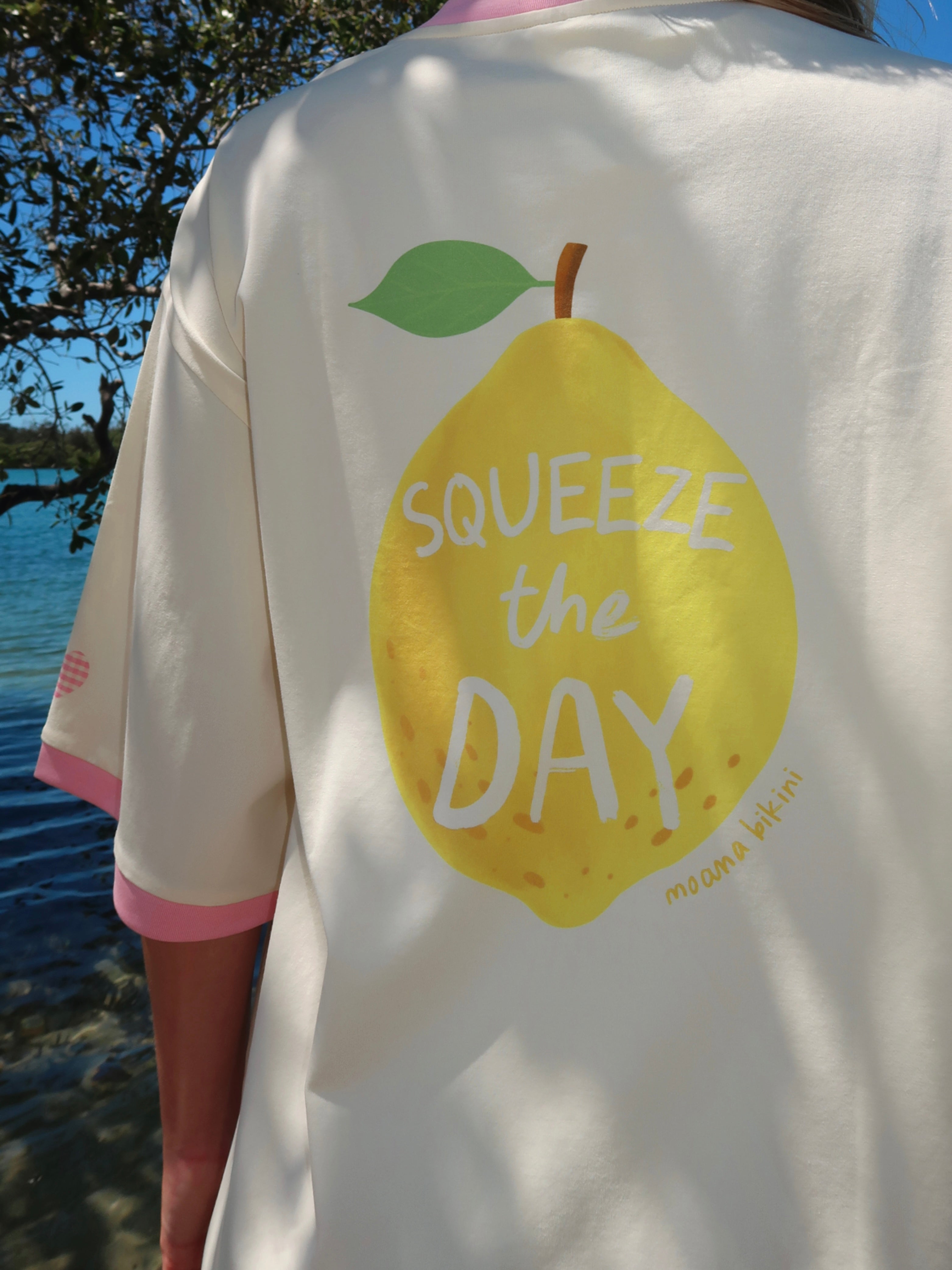 SQUEEZE THE DAY OVERSIZE TEE – MOANA - Worldwide